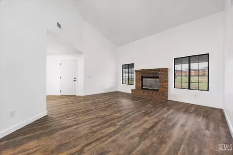 Living - 21801 Brook Dr, Tehachapi, CA 93561 photo 1 of 5