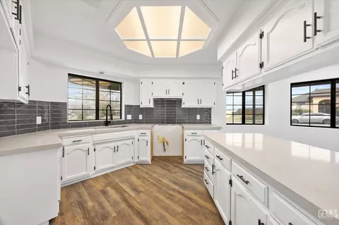 Kitchen - 21801 Brook Dr, Tehachapi, CA 93561 photo 3 of 3