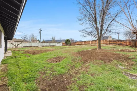 Exterior - 21801 Brook Dr, Tehachapi, CA 93561 photo 4 of 5