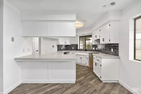 Kitchen - 21801 Brook Dr, Tehachapi, CA 93561 photo 1 of 3