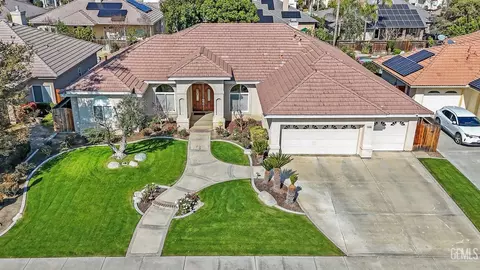 10502 Ascot Crossing St, Bakersfield, CA 93311