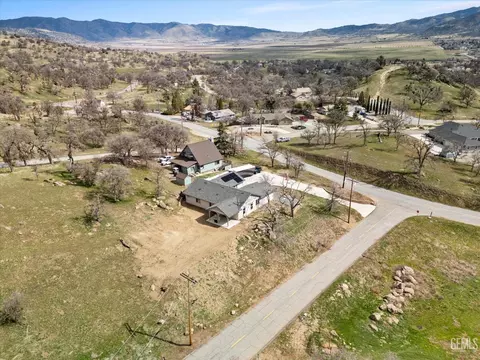 View/Area - 29560 Stallion Springs Dr, Tehachapi, CA 93561 photo 2 of 3