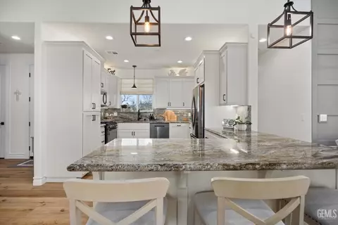 Kitchen - 29560 Stallion Springs Dr, Tehachapi, CA 93561 photo 1 of 5