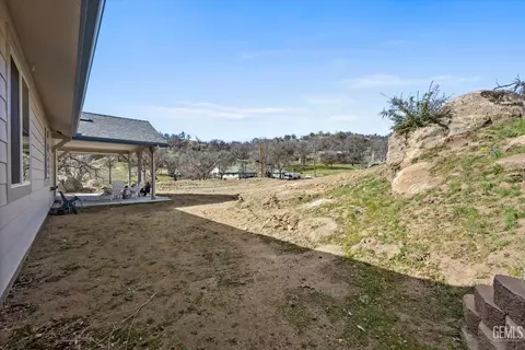 Exterior - 29560 Stallion Springs Dr, Tehachapi, CA 93561 photo 11 of 11
