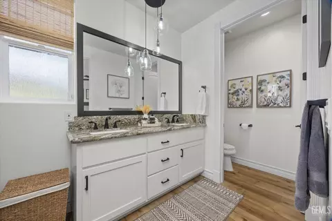 Bath - 29560 Stallion Springs Dr, Tehachapi, CA 93561 photo 1 of 3