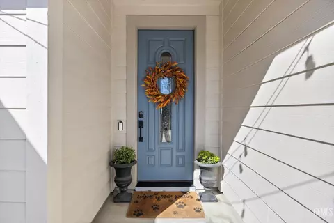 Entry Way - 29560 Stallion Springs Dr, Tehachapi, CA 93561 photo 1 of 2