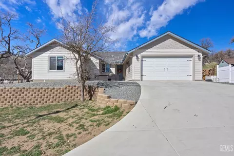 Exterior - 29560 Stallion Springs Dr, Tehachapi, CA 93561 photo 5 of 11