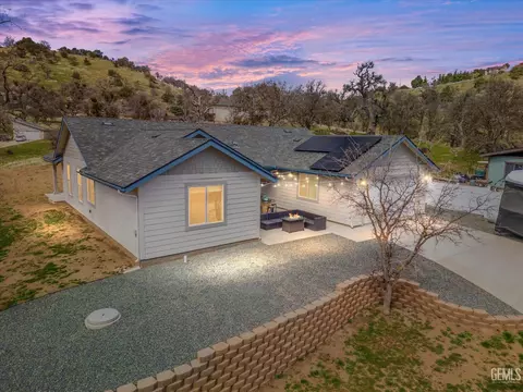 Exterior - 29560 Stallion Springs Dr, Tehachapi, CA 93561 photo 1 of 11