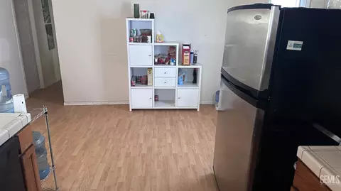 Kitchen - 224 Lierly Ave, Taft, CA 93268 photo 2 of 2