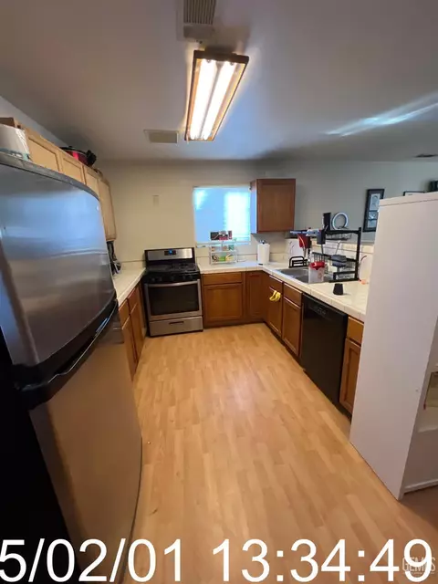 Kitchen - 224 Lierly Ave, Taft, CA 93268 photo 1 of 2