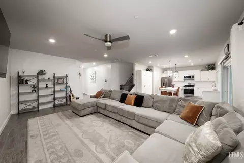 9012 Brook Shadow Way, Shafter, CA 93263 photo 6