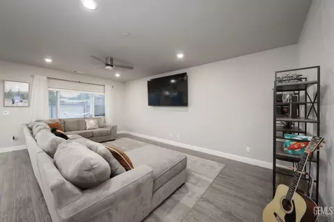 9012 Brook Shadow Way, Shafter, CA 93263 photo 5