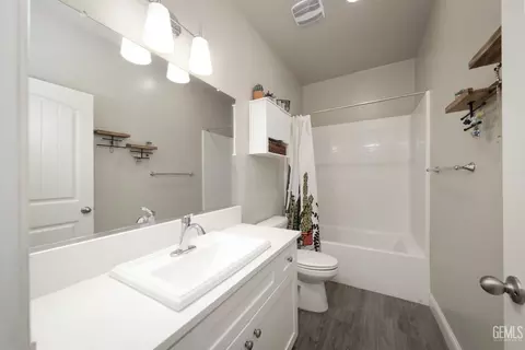 9012 Brook Shadow Way, Shafter, CA 93263 photo 8