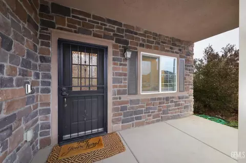 9012 Brook Shadow Way, Shafter, CA 93263 photo 2