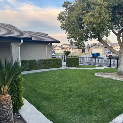 Exterior - 199 Clemson St, Shafter, CA 93263 photo 3 of 6