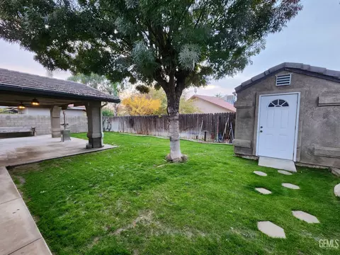 Exterior - 199 Clemson St, Shafter, CA 93263 photo 6 of 6
