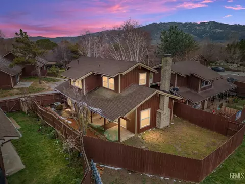 101 Meadow Lakes Dr, Tehachapi, CA 93561 photo 2