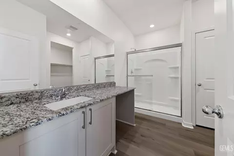 7913 Grapefruit Dr, Bakersfield, CA 93313 photo 5