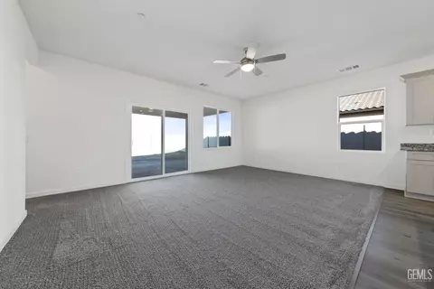 7913 Grapefruit Dr, Bakersfield, CA 93313 photo 2