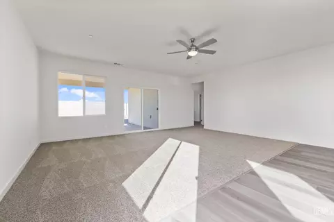 7905 Grapefruit Dr, Bakersfield, CA 93313 photo 2