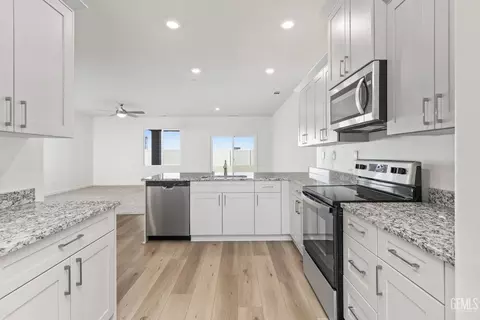 Kitchen - 7802 Grapefruit Dr, Bakersfield, CA 93313 photo 1 of 1