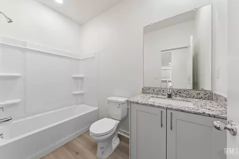 Bath - 7802 Grapefruit Dr, Bakersfield, CA 93313 photo 2 of 2
