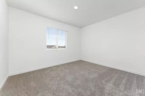 Bedroom - 7802 Grapefruit Dr, Bakersfield, CA 93313 photo 2 of 4