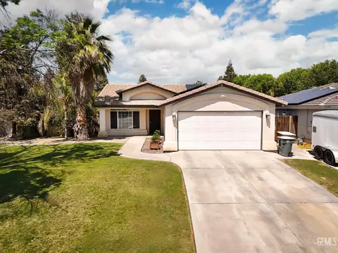 5704 Pine Canyon Dr, Bakersfield, CA 93313