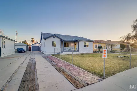 301 10th St, Bakersfield, CA 93304