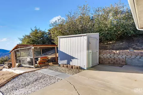 Exterior - 26481 Winchester Ct, Tehachapi, CA 93561 photo 2 of 2