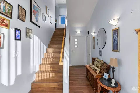 Entry Way - 26481 Winchester Ct, Tehachapi, CA 93561 photo 2 of 4