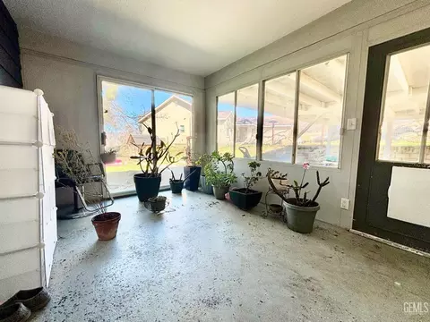 Exterior - 27301 War Admiral Ct, Tehachapi, CA 93561 photo 5 of 11