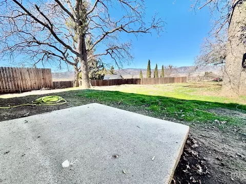 Exterior - 27301 War Admiral Ct, Tehachapi, CA 93561 photo 8 of 11