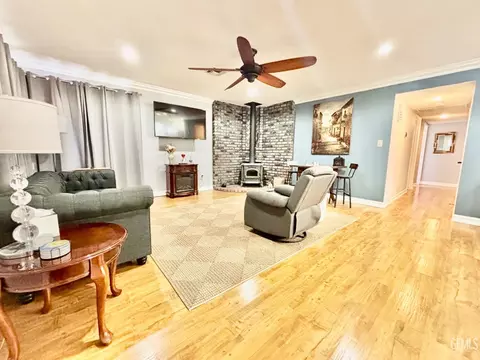 Living - 27301 War Admiral Ct, Tehachapi, CA 93561 photo 1 of 1