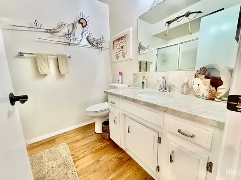 Bath - 27301 War Admiral Ct, Tehachapi, CA 93561 photo 1 of 2