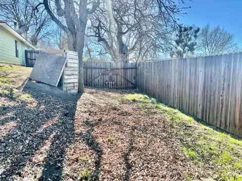 Exterior - 27301 War Admiral Ct, Tehachapi, CA 93561 photo 10 of 11