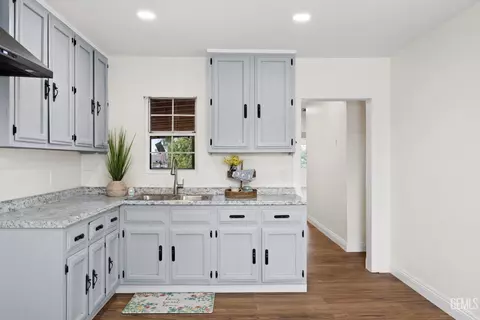 Entry Way - 1532 3rd St, Wasco, CA 93280 photo 3 of 4