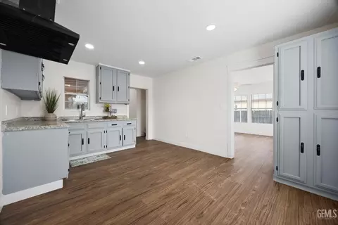 Entry Way - 1532 3rd St, Wasco, CA 93280 photo 2 of 4