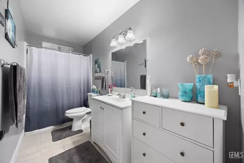 Bath - 306 Calvin St, Taft, CA 93268 photo 3 of 3