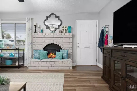 Entry Way - 306 Calvin St, Taft, CA 93268 photo 1 of 1