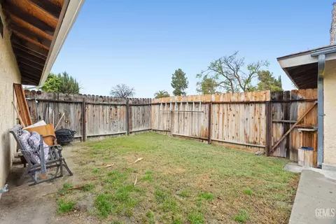 Exterior - 306 Calvin St, Taft, CA 93268 photo 6 of 8