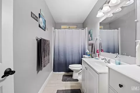Bath - 306 Calvin St, Taft, CA 93268 photo 2 of 3