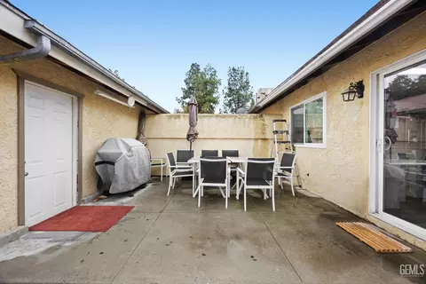 Exterior - 306 Calvin St, Taft, CA 93268 photo 5 of 8