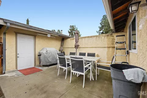 Exterior - 306 Calvin St, Taft, CA 93268 photo 4 of 8