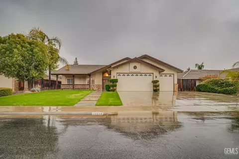 11119 Coachlight Ct, Bakersfield, CA 93312