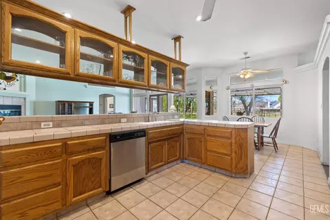 Kitchen - 1649 Rodriguez Rd, Bakersfield, CA 93314 photo 3 of 3