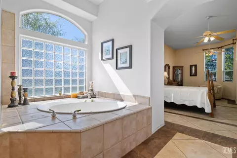 Bath - 1649 Rodriguez Rd, Bakersfield, CA 93314 photo 2 of 3