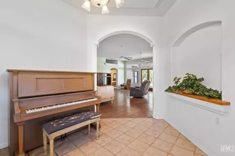 Entry Way - 1649 Rodriguez Rd, Bakersfield, CA 93314 photo 1 of 1