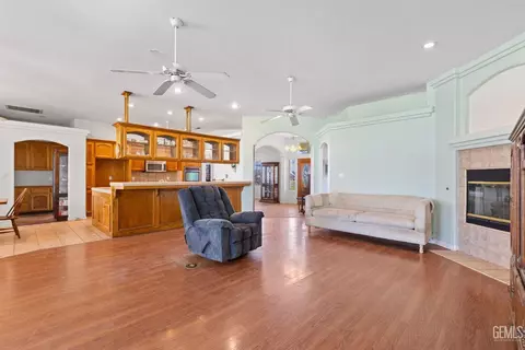 Living - 1649 Rodriguez Rd, Bakersfield, CA 93314 photo 2 of 2