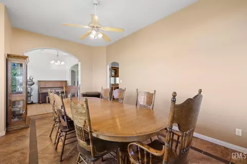 Dining - 1649 Rodriguez Rd, Bakersfield, CA 93314 photo 2 of 2
